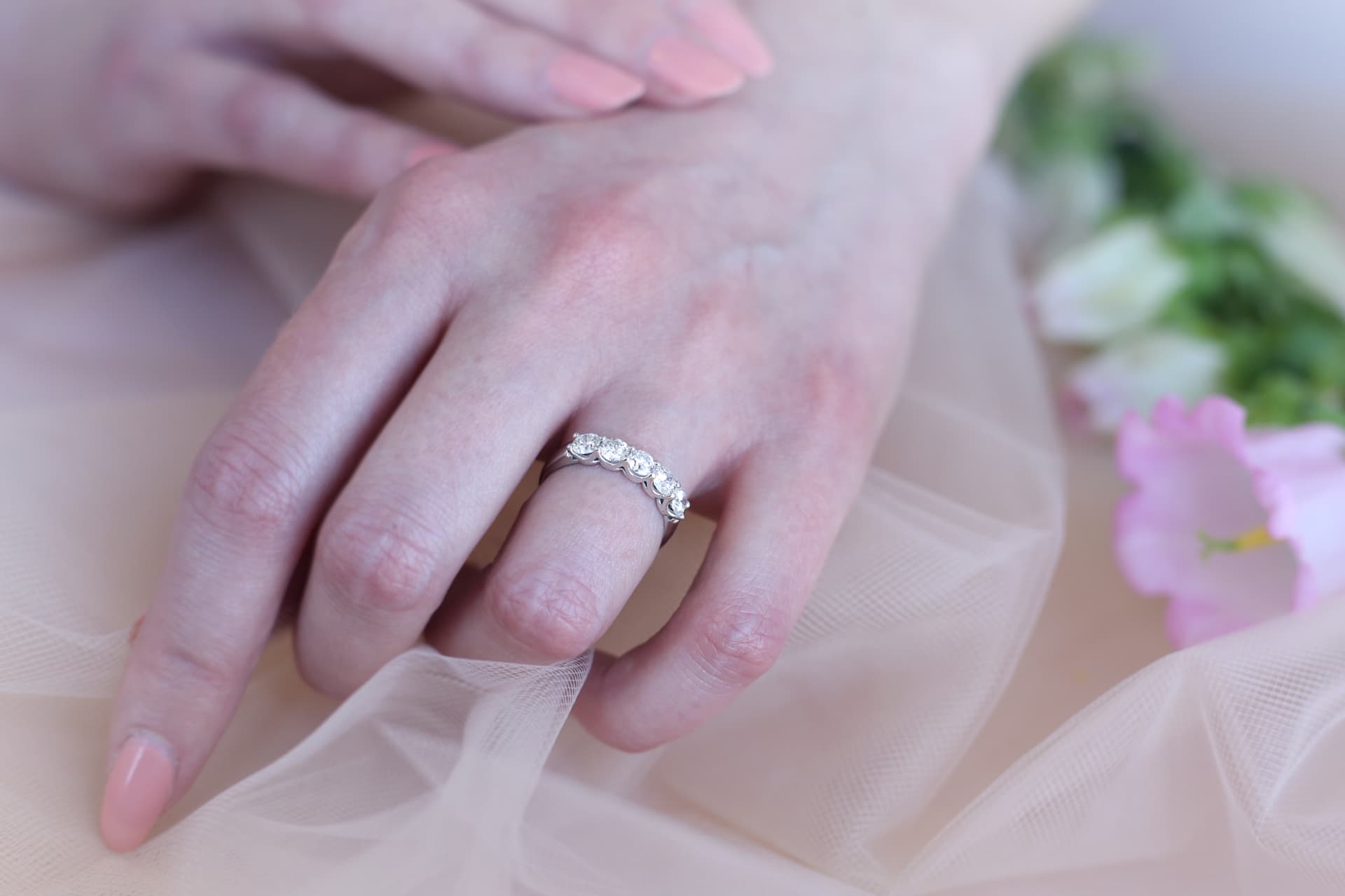 WHITE GOLD 5 DIAMOND WEDDING RING - thumbnail 4