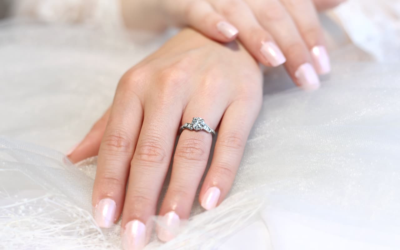 PLATINUM VINTAGE DIAMOND RING - thumbnail 3