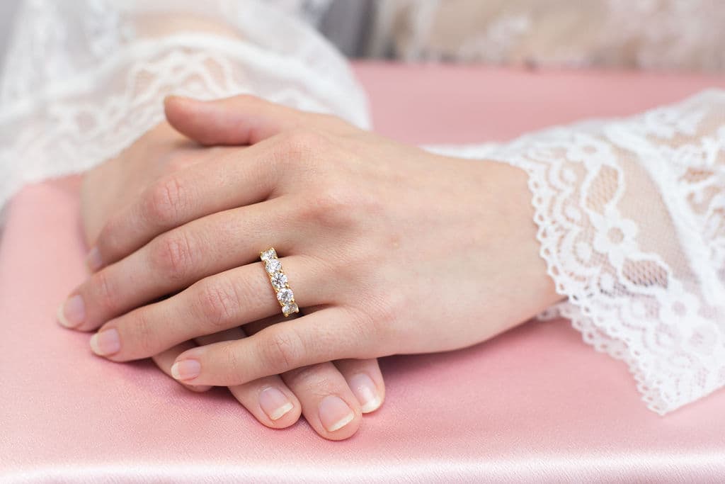 YELLOW GOLD 5 DIAMOND WEDDING RING - thumbnail 4