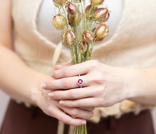 WHITE GOLD RUBY DIAMOND RING - thumbnail 3