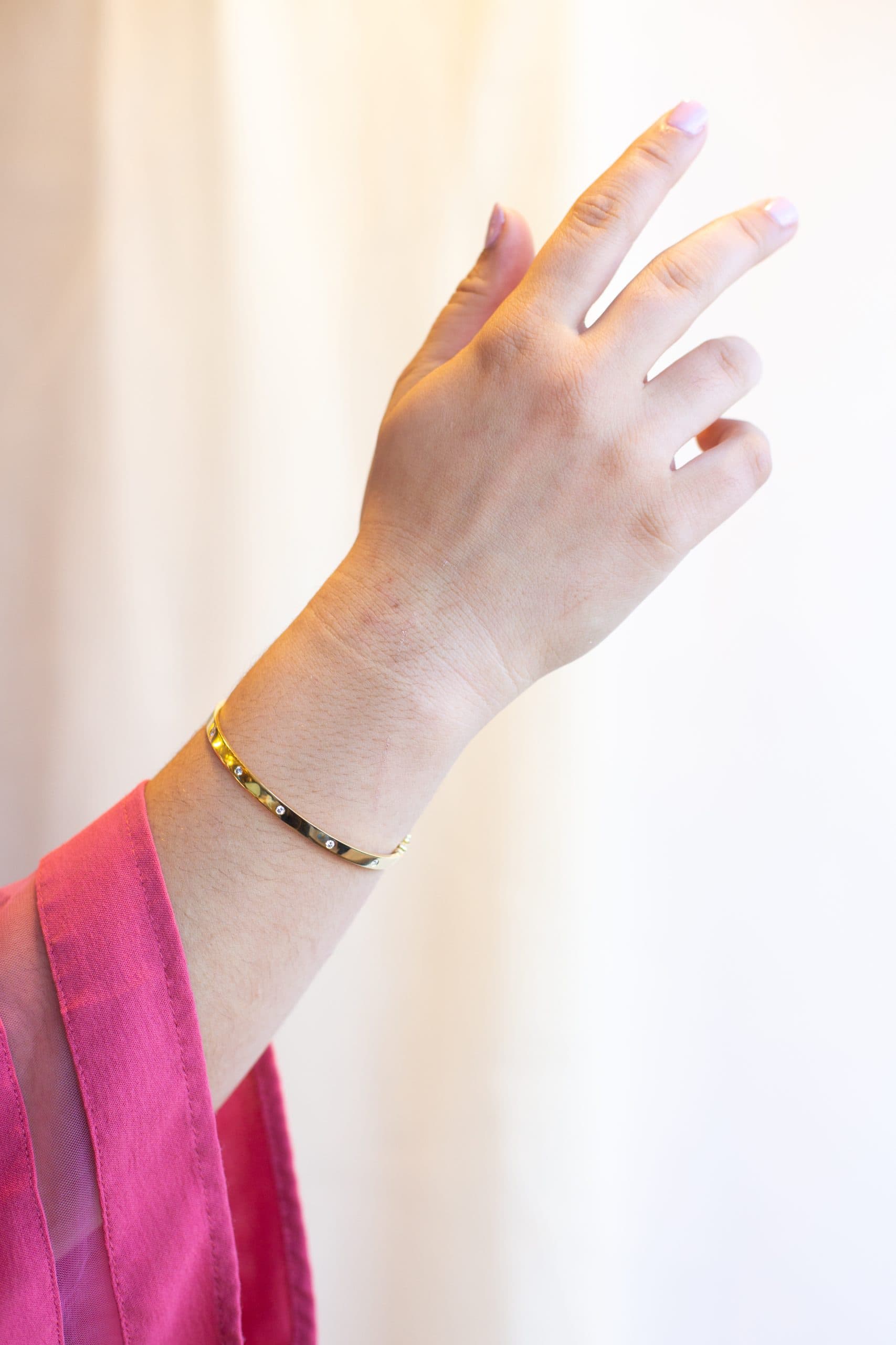 18K YELLOW GOLD DIAMOND BANGLE BRACELET - thumbnail 2