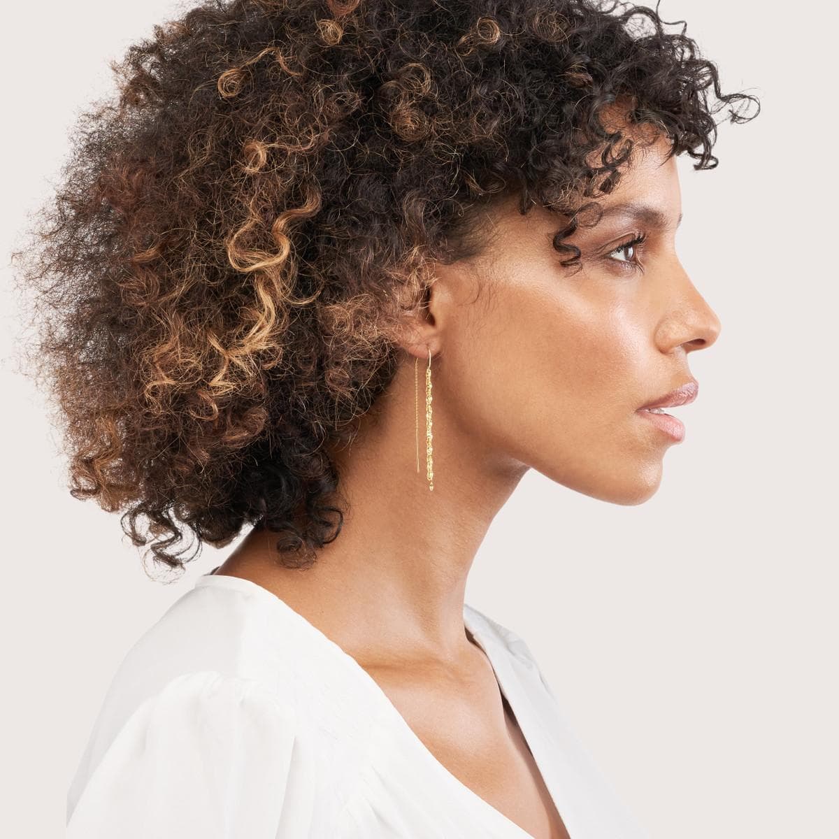 YELLOW GOLD 3-STRAND THREADER EARRINGS - thumbnail 3