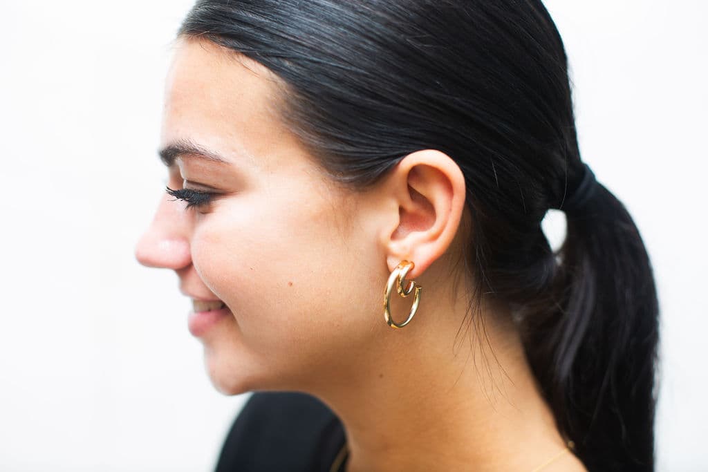 YELLOW GOLD DOUBLE HOOP EARRINGS - thumbnail 2