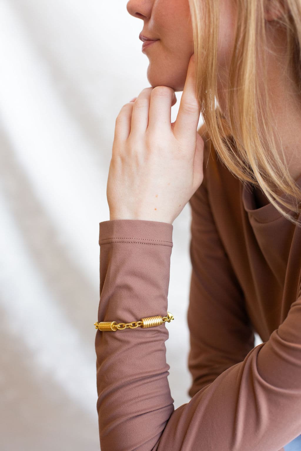 18K YELLOW GOLD CYLINDER & LINK BRACELET - thumbnail 3