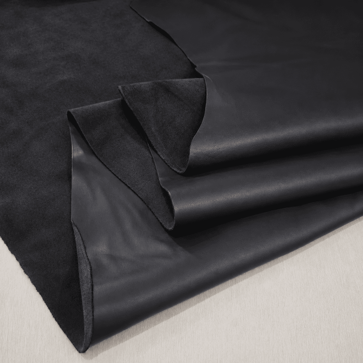 Skipper Cow Leather 3 oz | 16-18 SF.