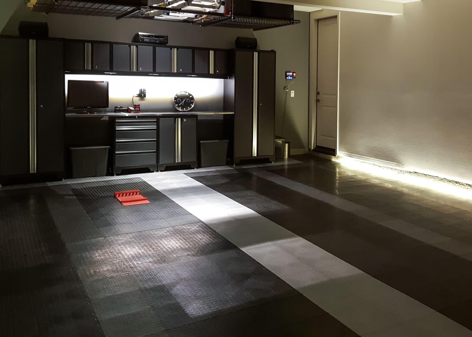 GarageDeck® Coin-Top Garage Floor Tiles - thumbnail 4