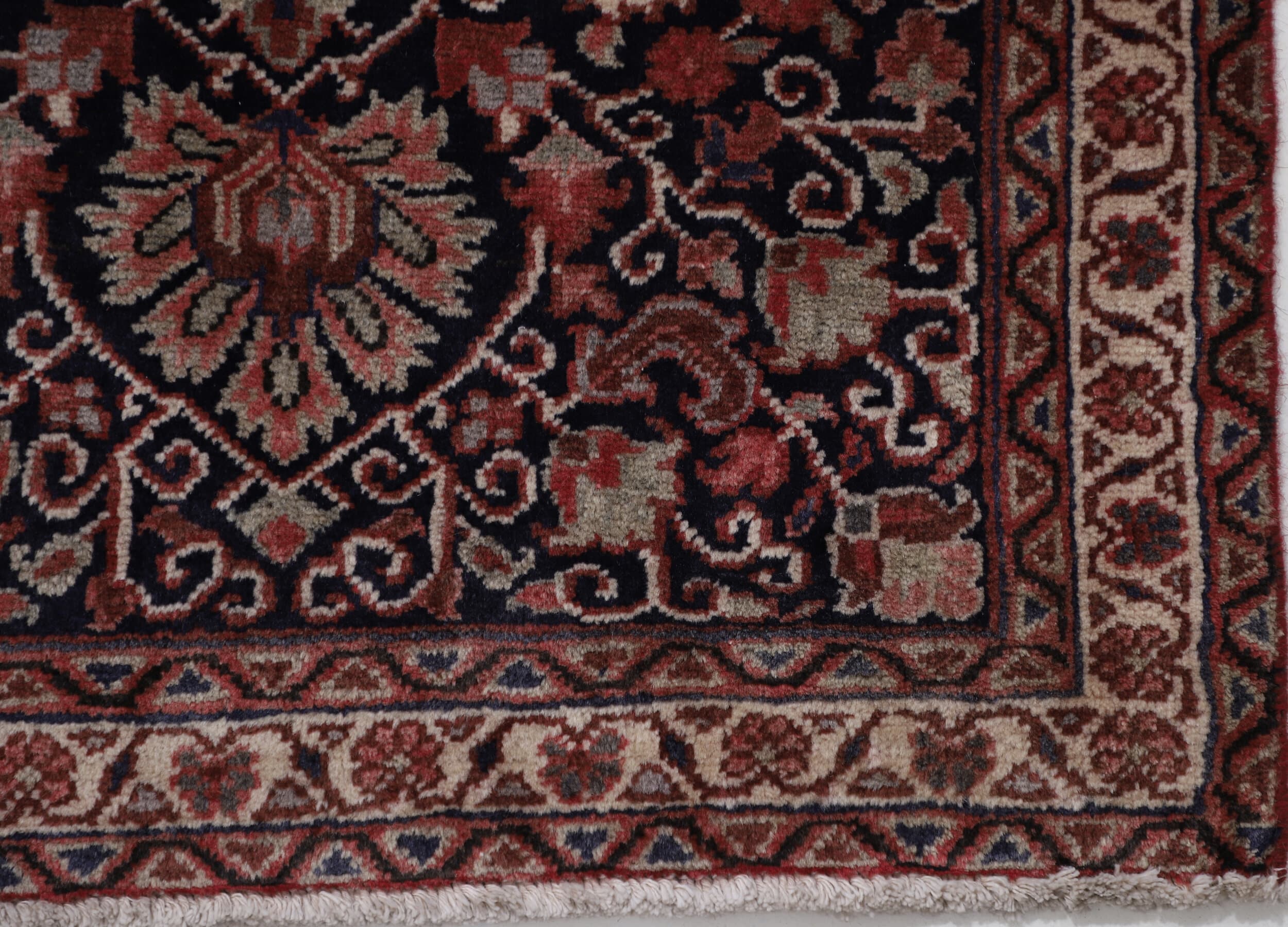 2’4″ x 2’9″ Heriz Authentic Persian Rug - thumbnail 4