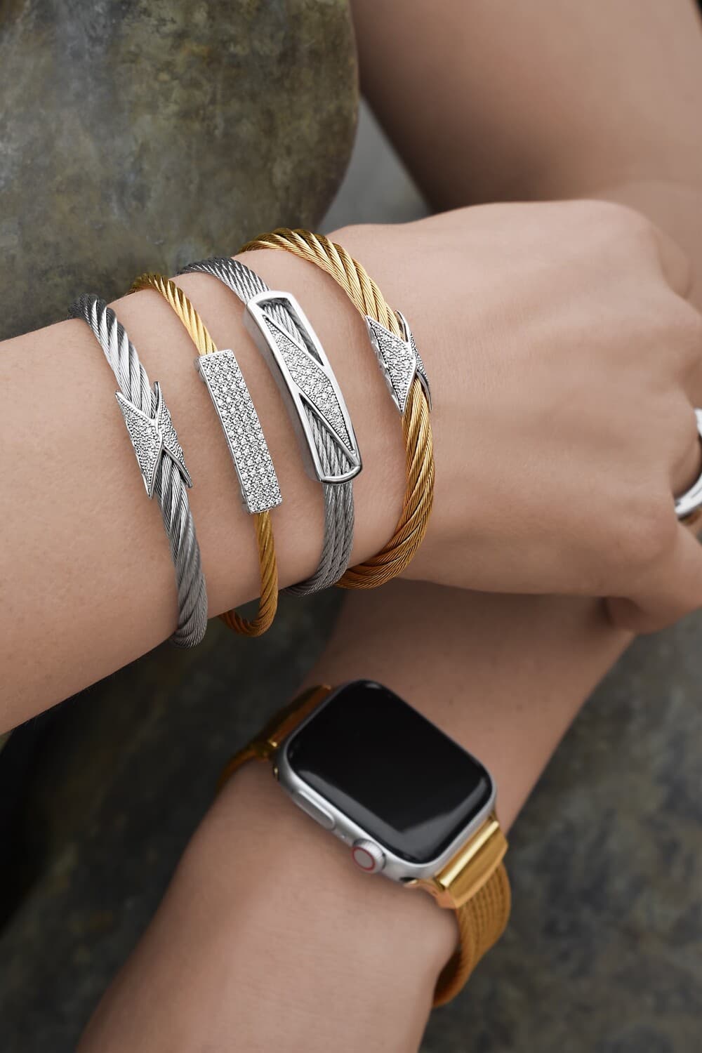 ALOR Cable 5mm Hourglass Cuff with 18kt Gold & Diamonds - thumbnail 2