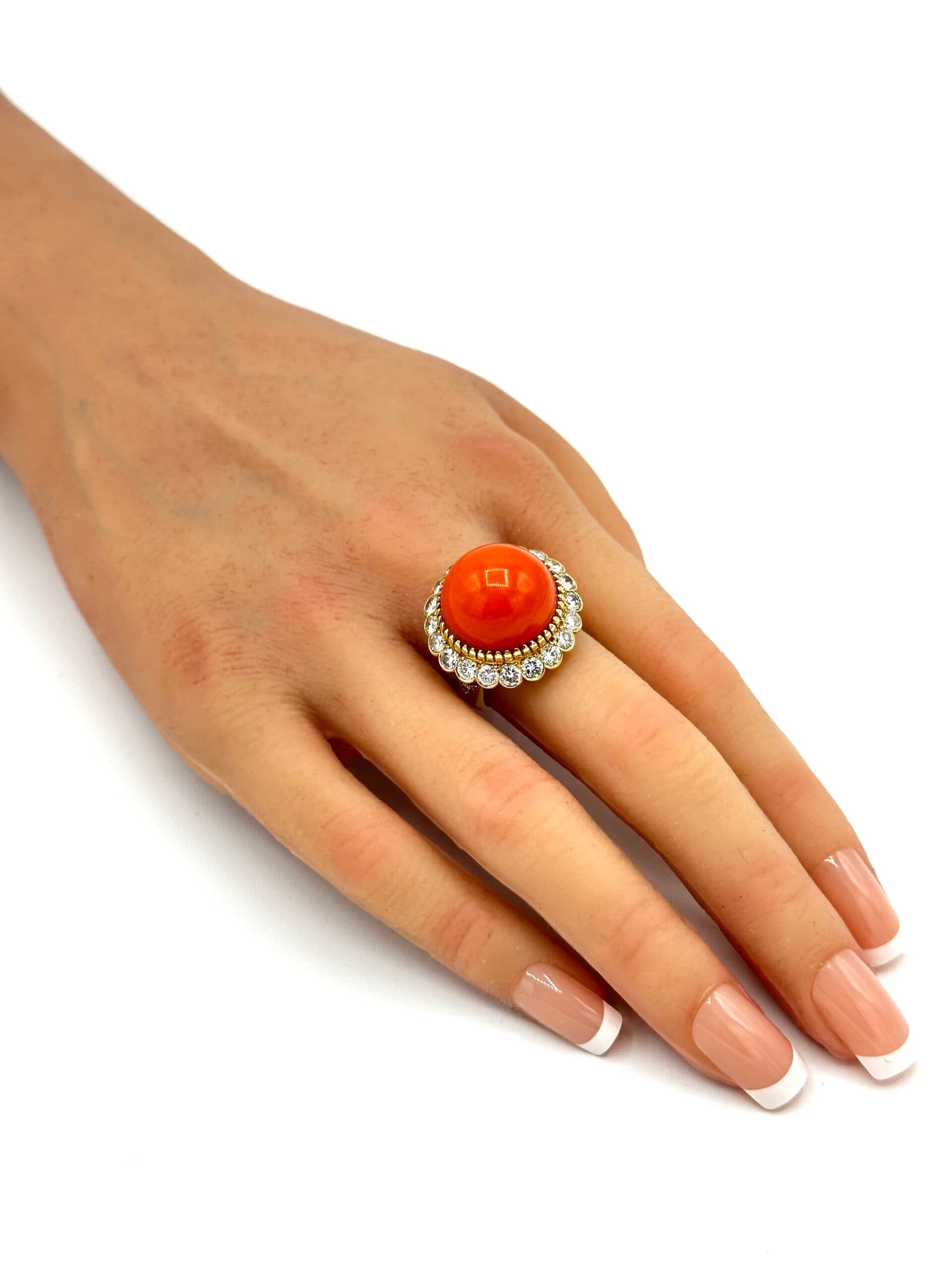 Van Cleef & Arpels Cabochon Coral and Diamond 18K Yellow Gold Ring - thumbnail 4