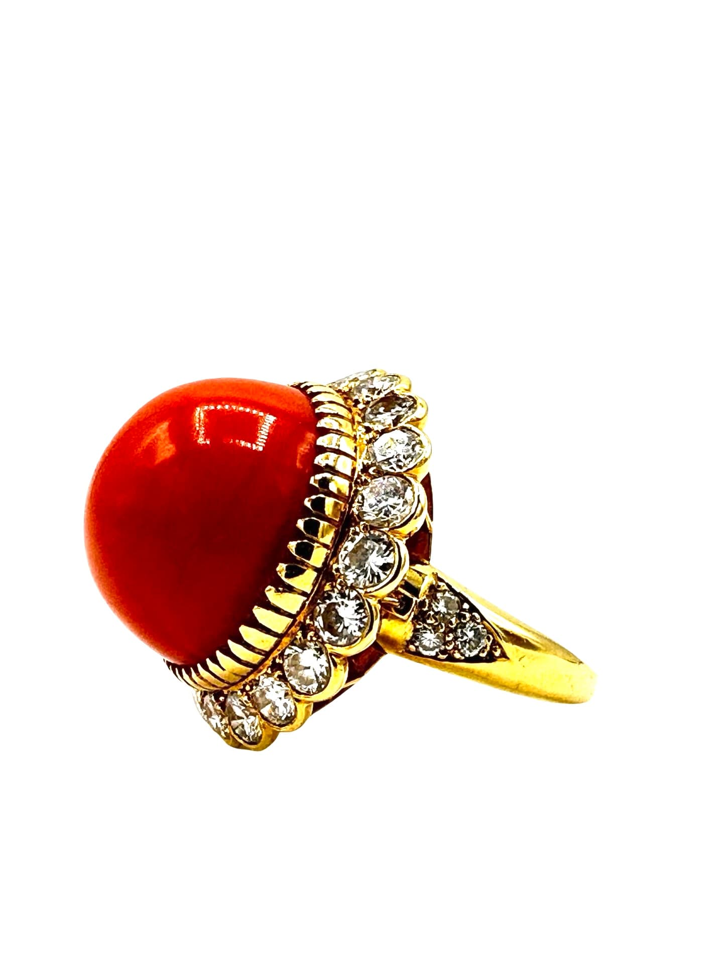 Van Cleef & Arpels Cabochon Coral and Diamond 18K Yellow Gold Ring - thumbnail 2