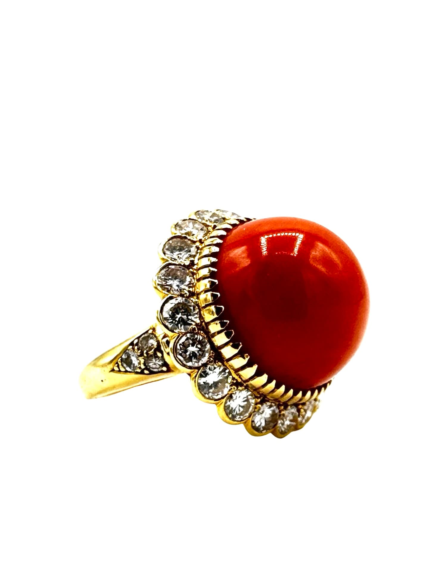 Van Cleef & Arpels Cabochon Coral and Diamond 18K Yellow Gold Ring - thumbnail 3
