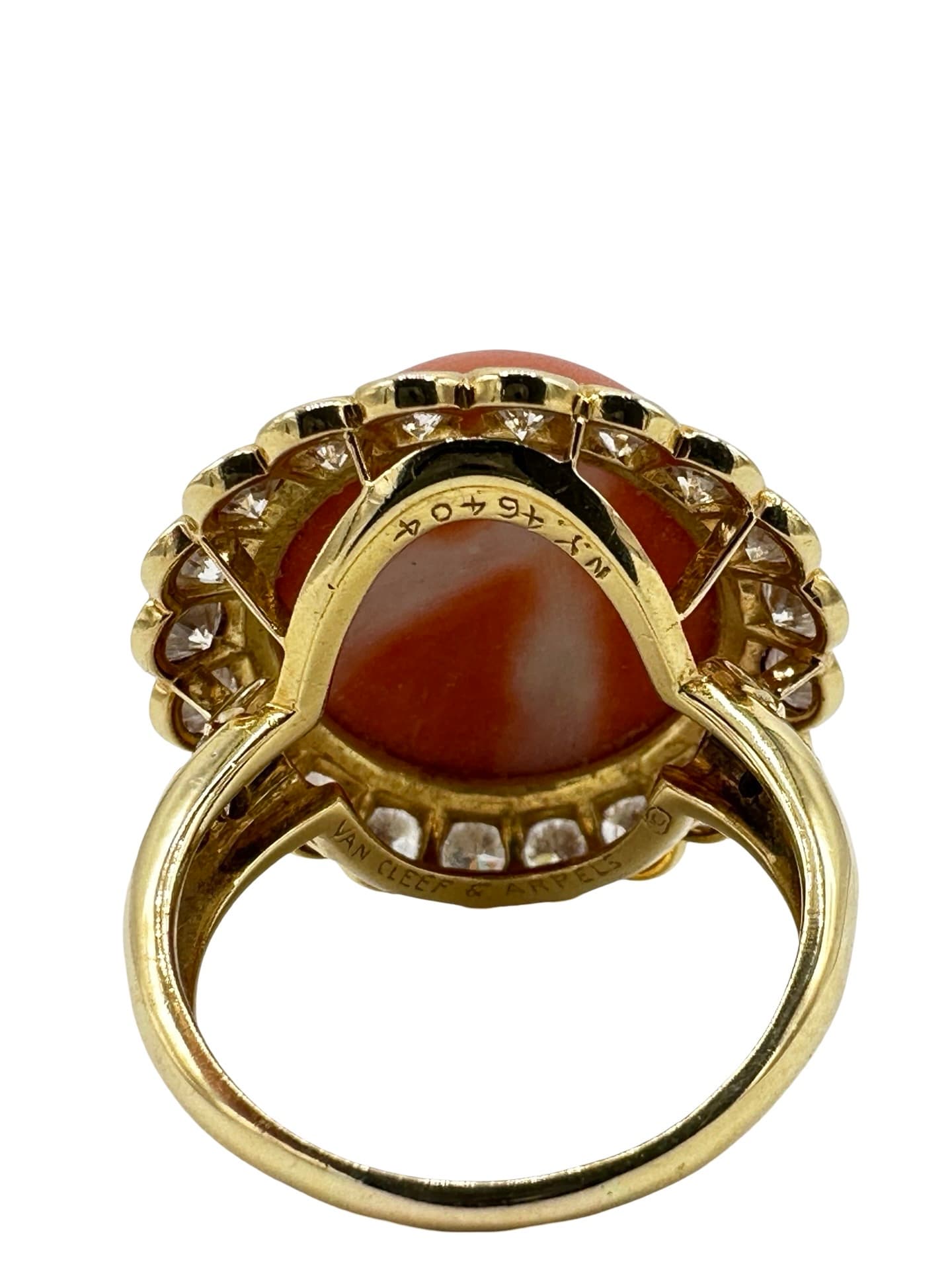 Van Cleef & Arpels Cabochon Coral and Diamond 18K Yellow Gold Ring - thumbnail 6
