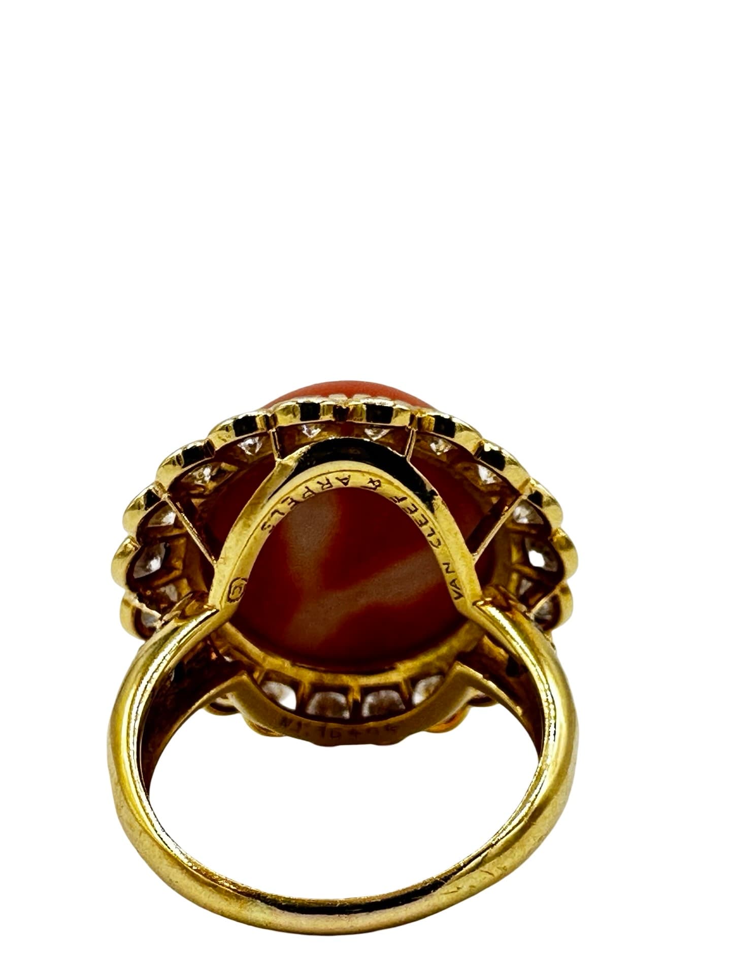 Van Cleef & Arpels Cabochon Coral and Diamond 18K Yellow Gold Ring - thumbnail 7