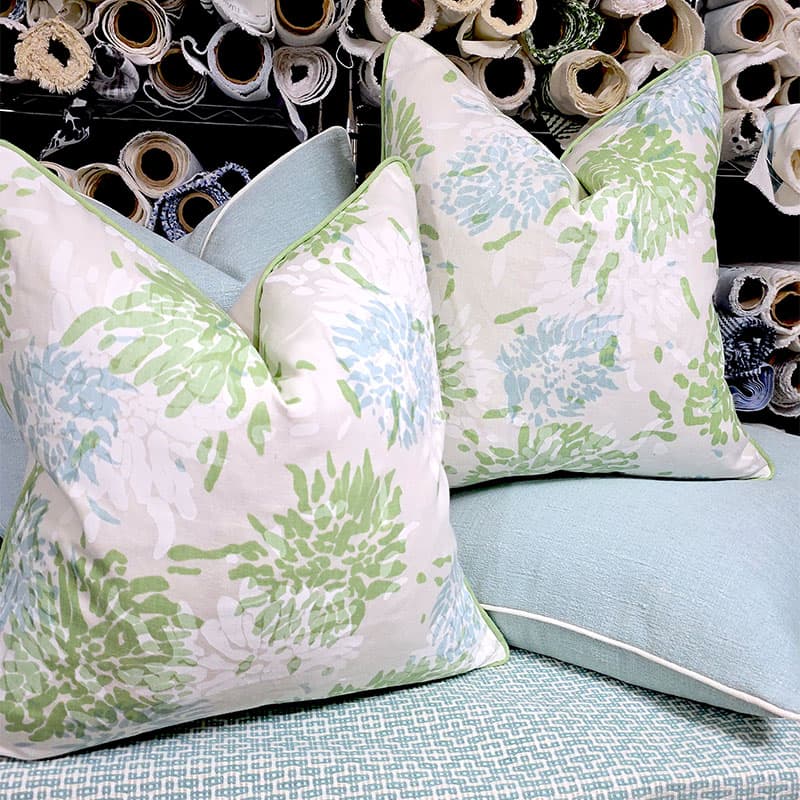 BISCAYNE COLLECTION CHRYSANTHEMUM PILLOW / GREEN – SKY - thumbnail 2