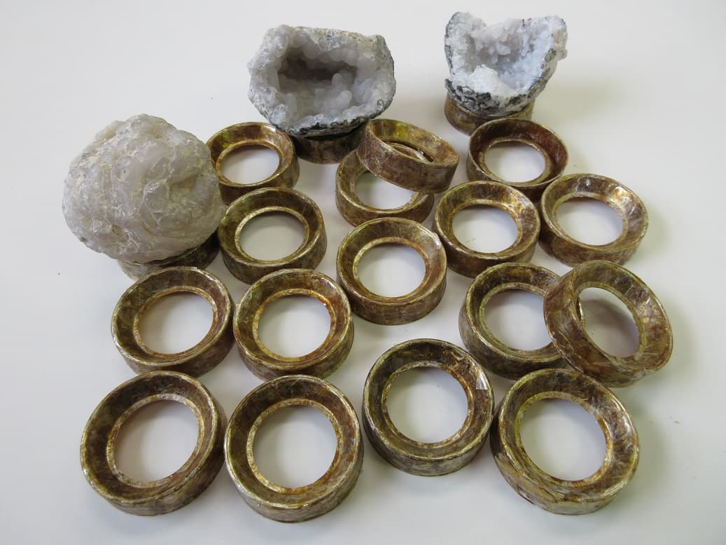 M-017 MEDIUM STAND FOR GEODE, EGG OR SPHERE MADE OF GOLDEN LAMINATED MICA, PACK OF 100+/-