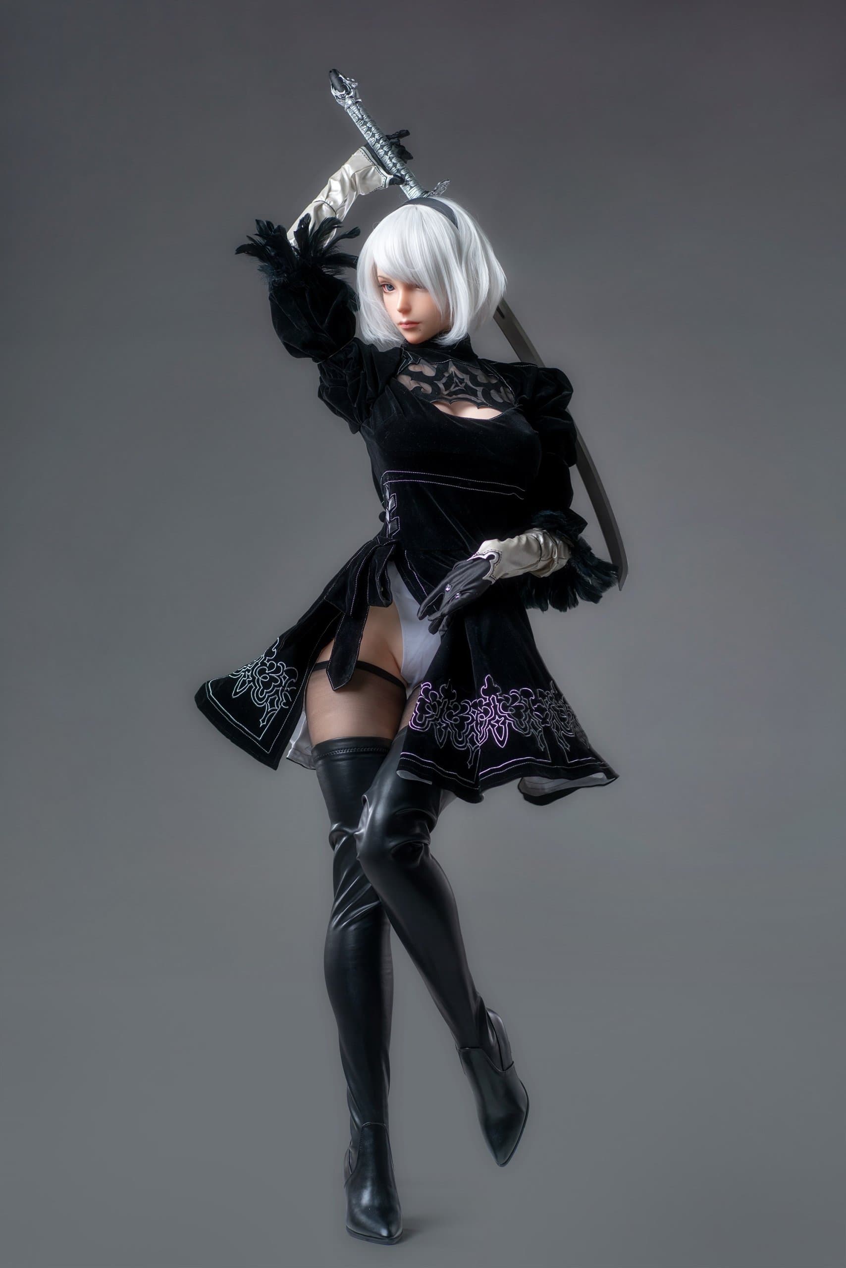 2B’s Costume and Boots - thumbnail 2