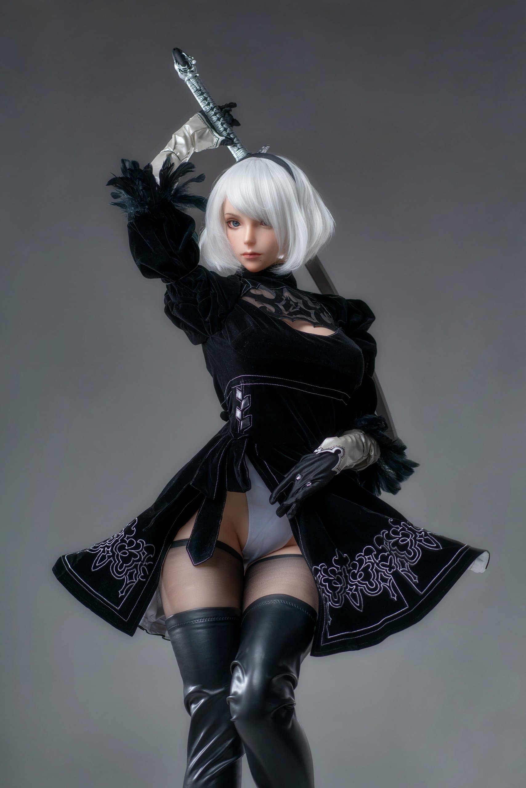 2B’s Costume and Boots - thumbnail 3