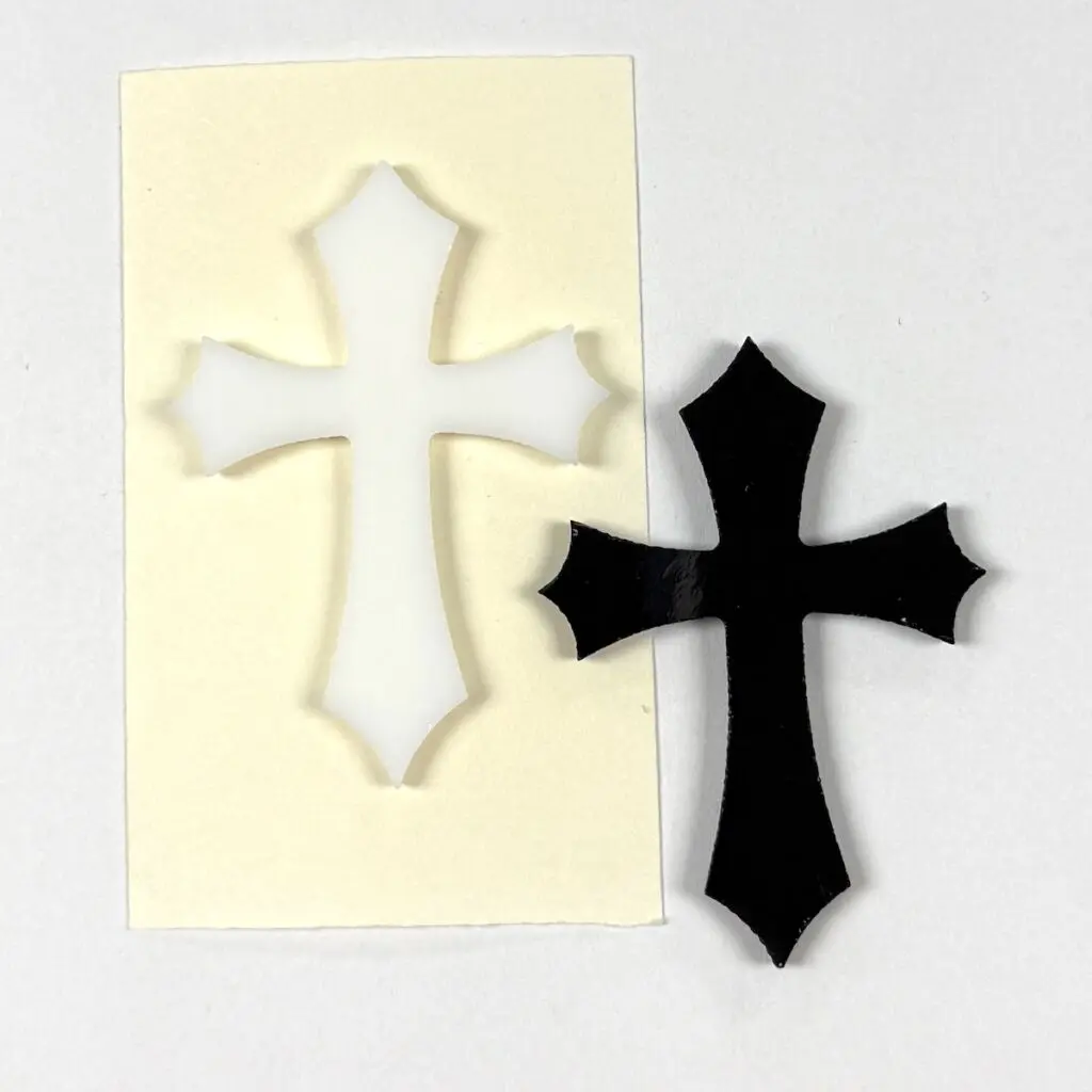 90 Fusible Precut – CJ90-58 Small Celtic Cross Set of 2