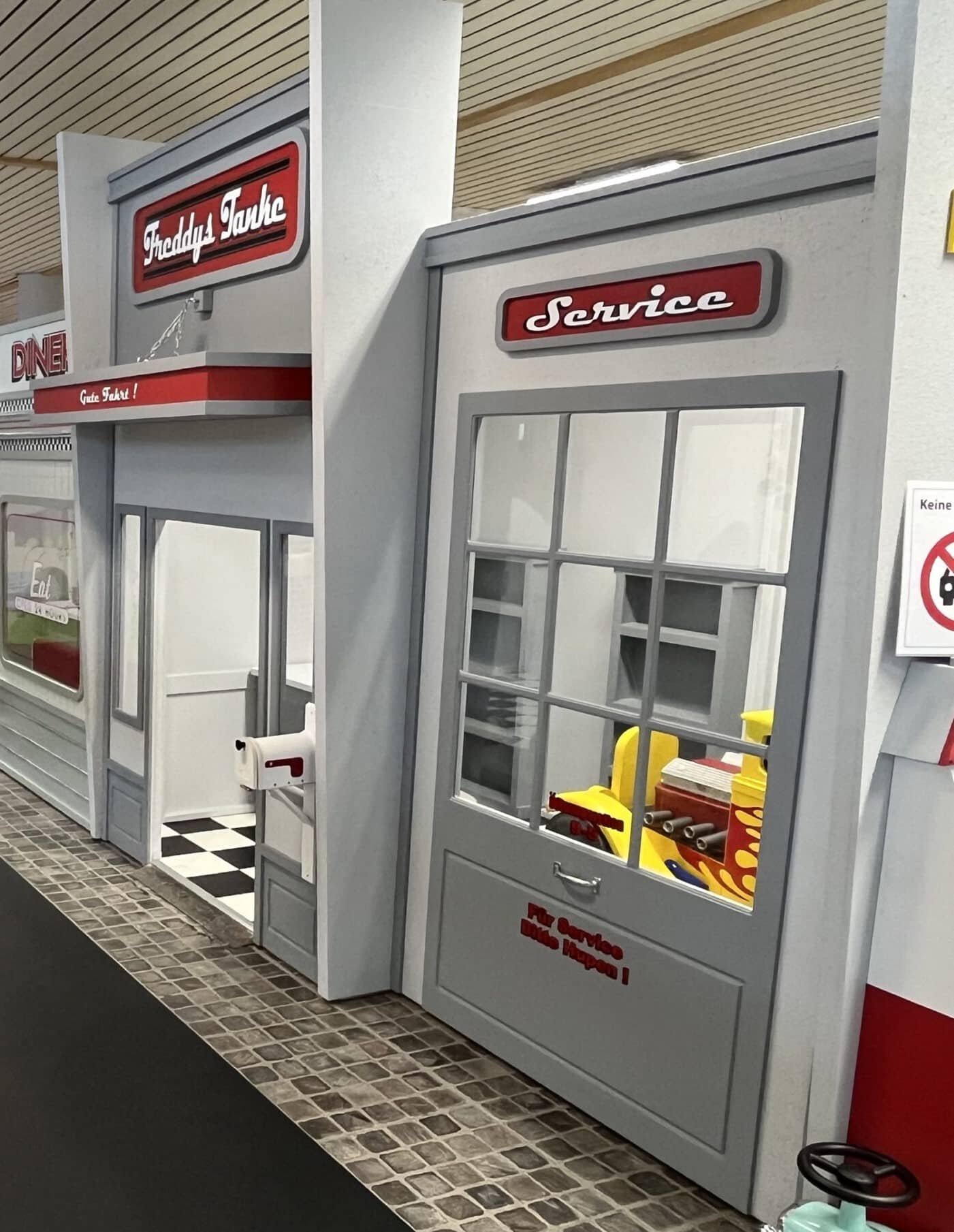 Uptown Service Station - thumbnail 4