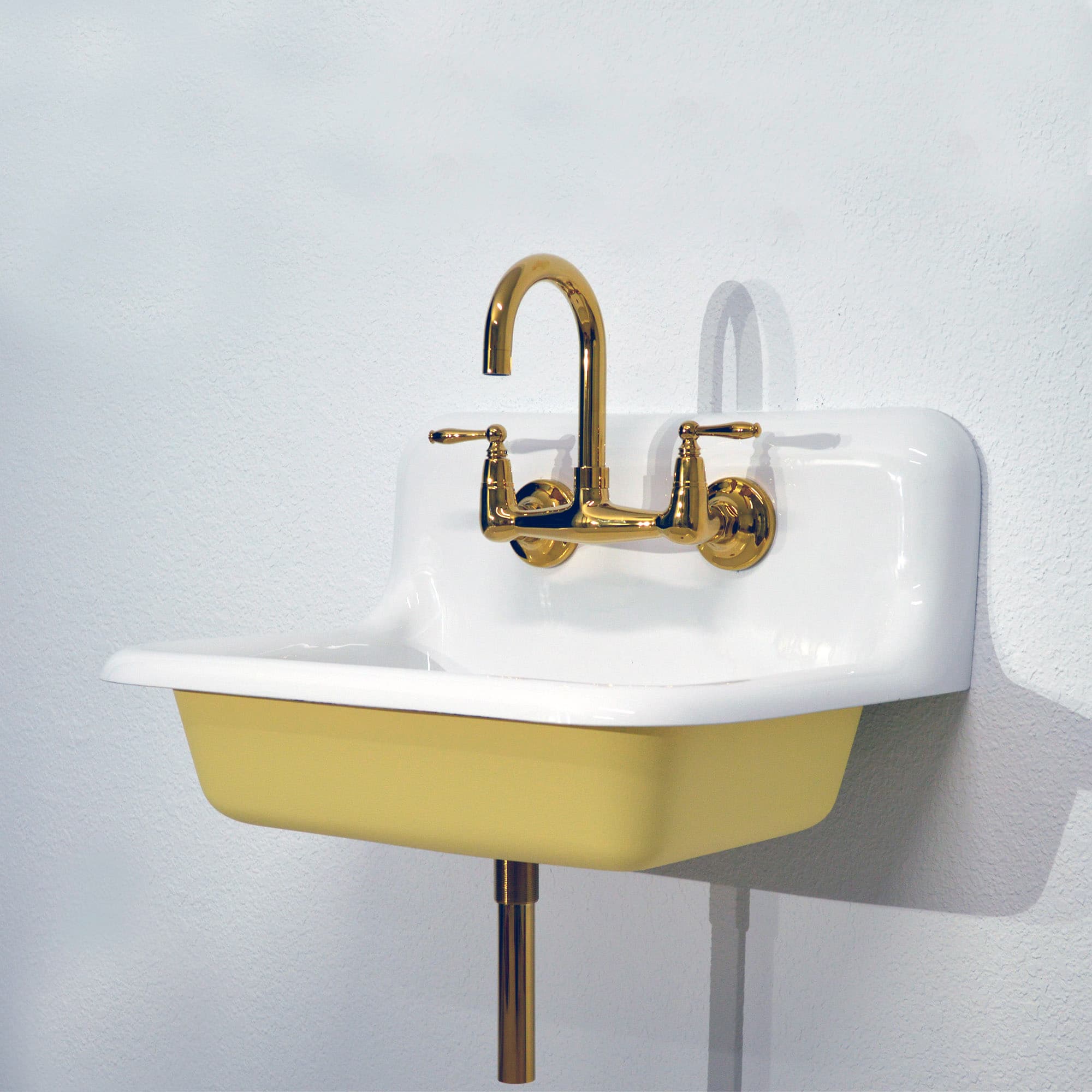 Wall Mount 24″ x 18″ Farmhouse Sink with Polished Brass Faucet & Drain – La Luna Amarilla Exterior Color