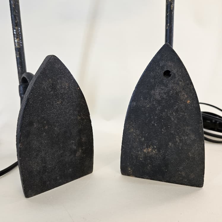 Two vintage irons converted to lamps - thumbnail 5