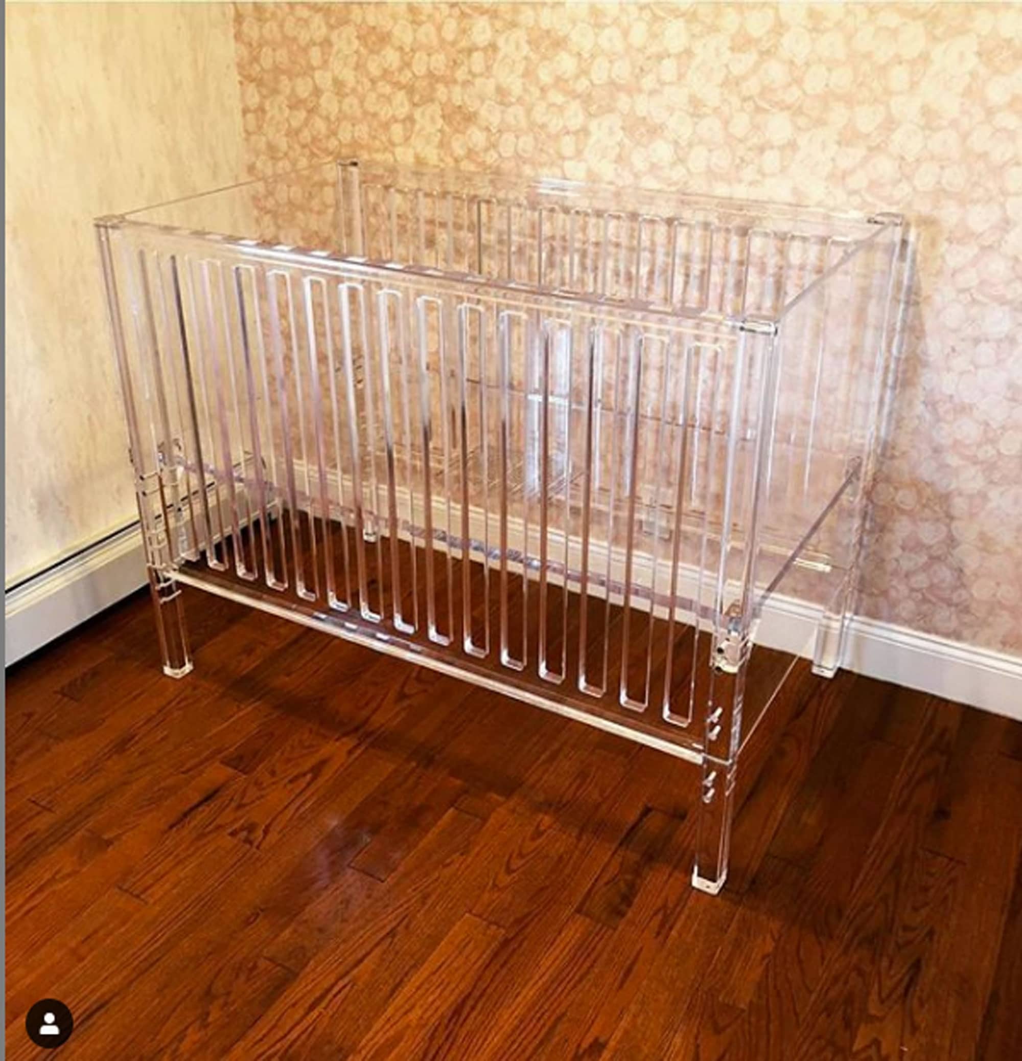 A Sweet Dreams Crib without Canopy - thumbnail 4