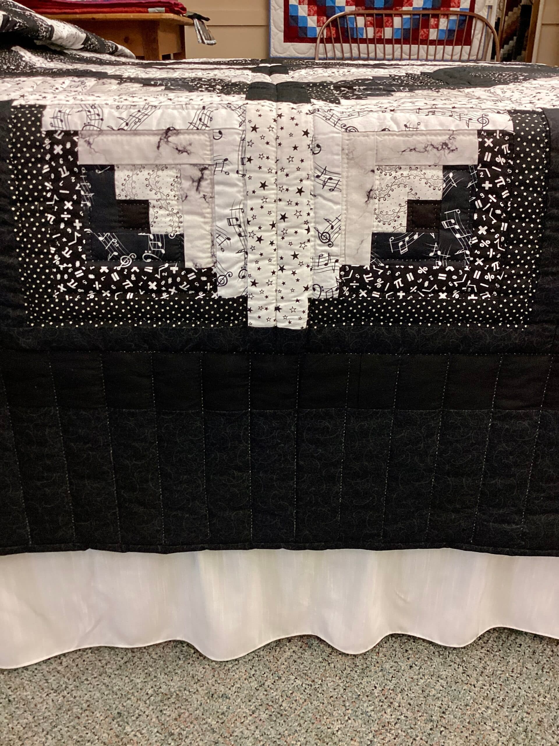 Black and White Log Cabin - thumbnail 4