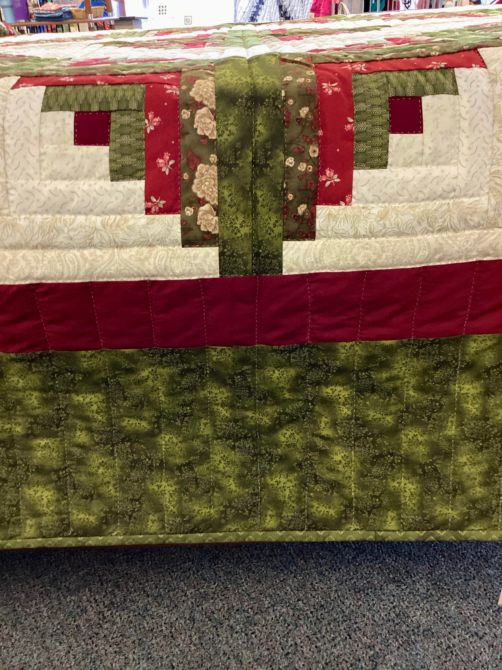Red and Green Log Cabin - thumbnail 4