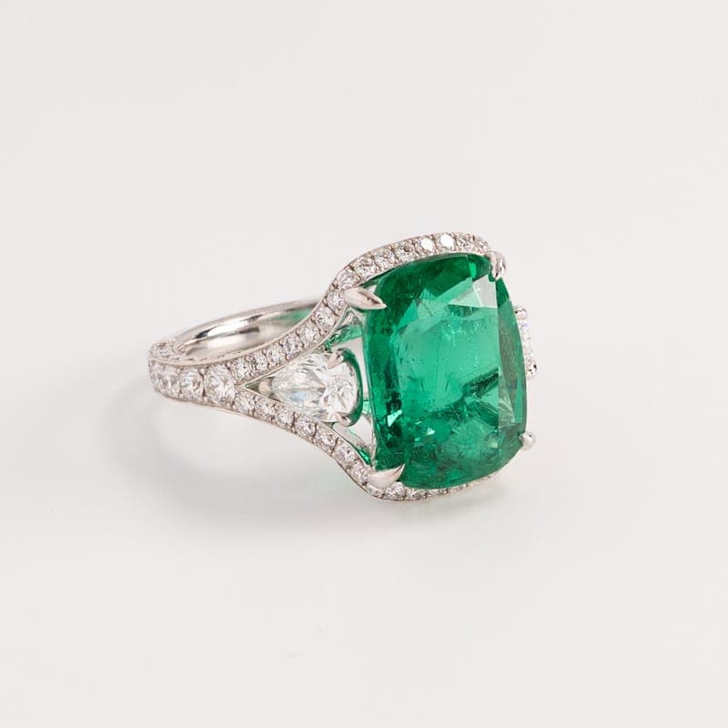 Cushion Cut Emerald and Diamond Ring - thumbnail 2