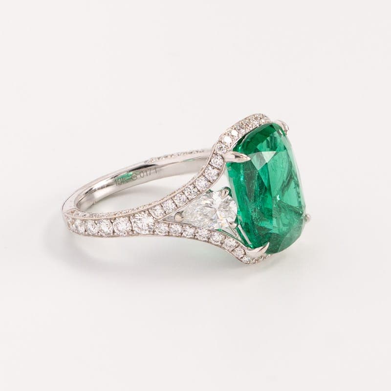Cushion Cut Emerald and Diamond Ring - thumbnail 3
