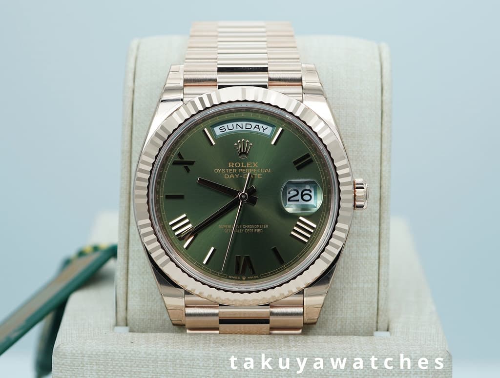 BRAND NEW Rolex 228235 DAY DATE 40 ROSE GOLD OLIVE GREEN ROMAN DIAL 2026 STICKERS FULL SET