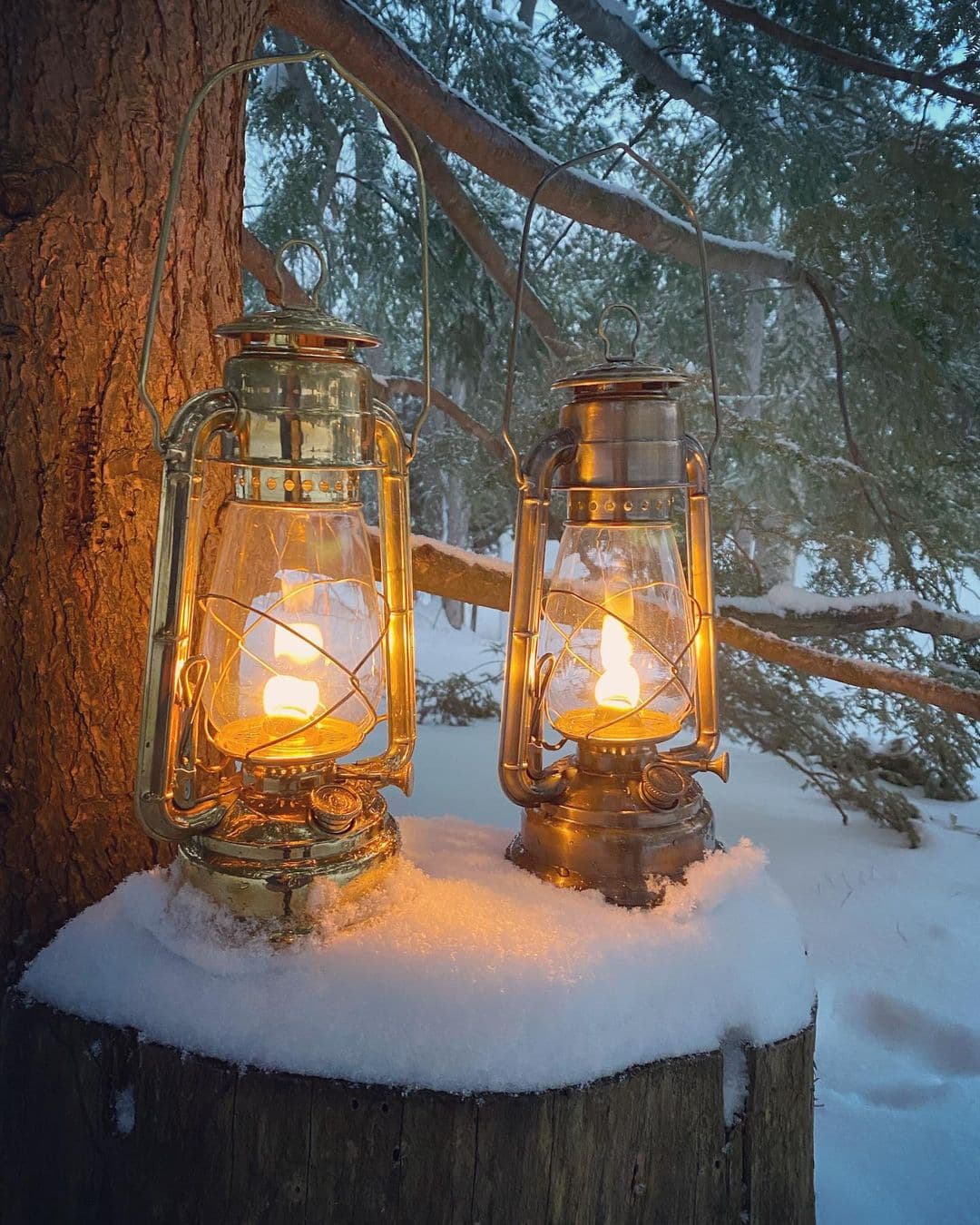 Brass Hurricane Oil Lantern with Shade Reflector – 12.5″ - thumbnail 9