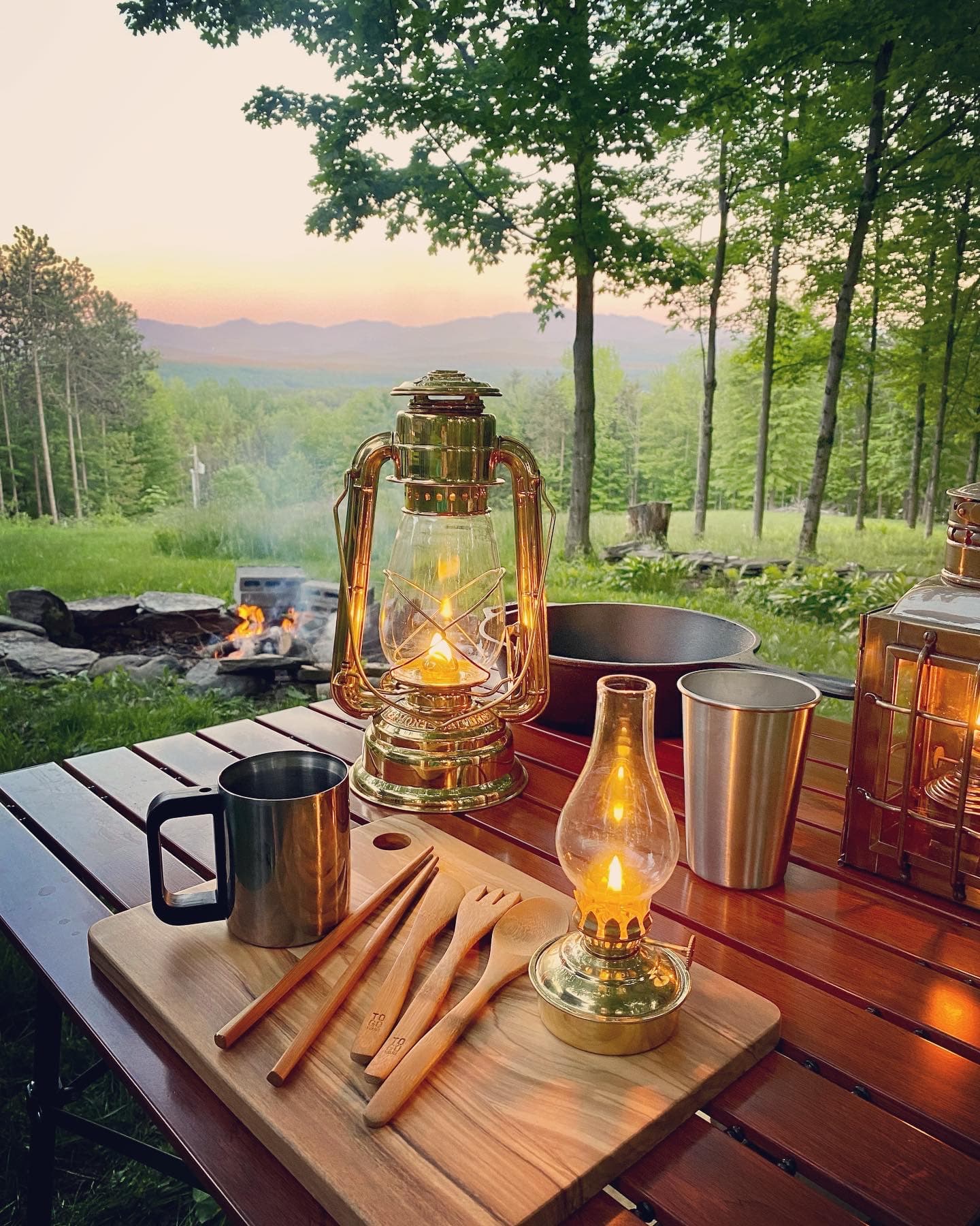 Brass Hurricane Oil Lantern with Shade Reflector – 12.5″ - thumbnail 8