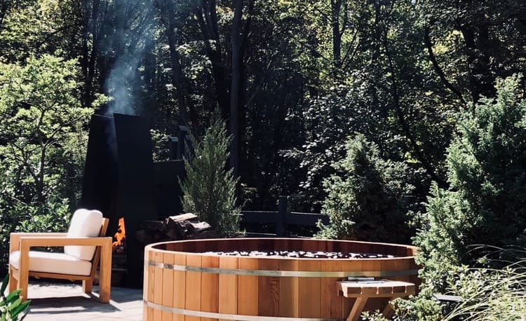 7′ Round Cedar Hot Tub