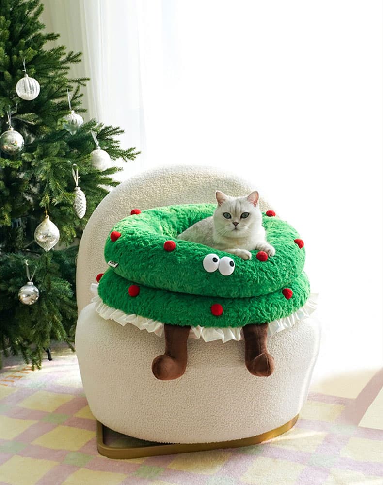 Christmas Wreath Shaped Cat Bed - thumbnail 4