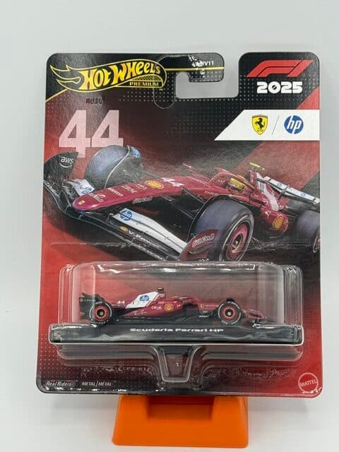 F1 SOLID CAR CASE – FERRARI DRIVER 1 – LEWIS HAMILTON