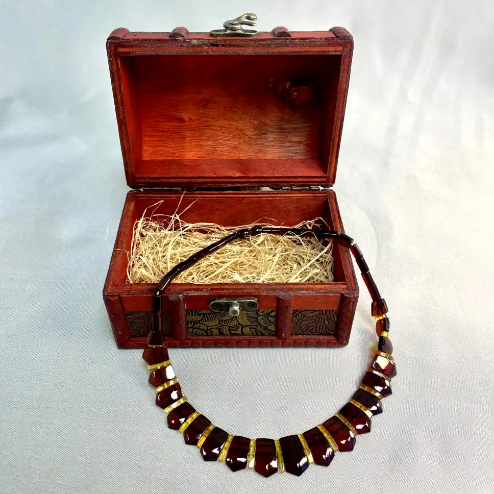Baltic Amber Necklace with Garnet – Crimson Cascade