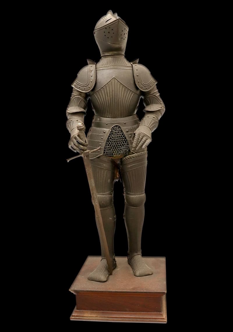 Small Gothic Armor (88116)
